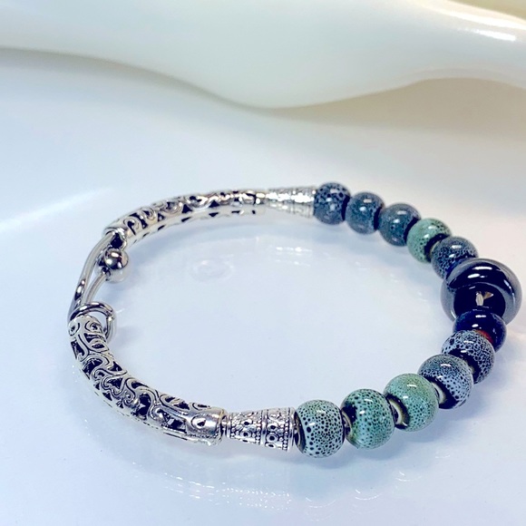 FILIGREE HANDCRAFTED CERAMIC BANGLE 6cm diameter - Picture 4 of 7